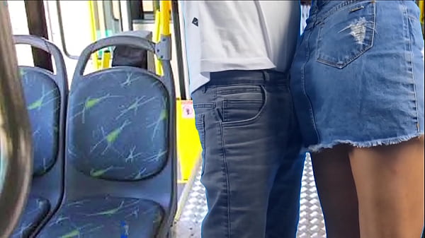 Jovem estudante encoxada e fodida no &ocirc_nibus em p&uacute_blico!