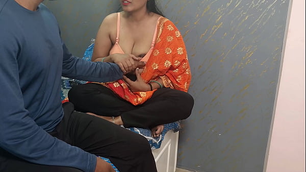 गांव के दोस्त की सौतेली माँ के साथ रोमांस जब वो घर पर अकेली थी, देसी हिंदी ऑडियो सेक्स