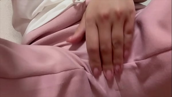 【クチュクチュが止まらない...】深夜3時ってオナニー1番したくなる...えっちな汁沢山出します