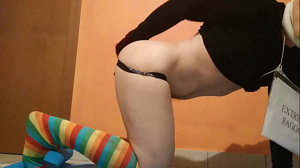Anal training with 2 big apples