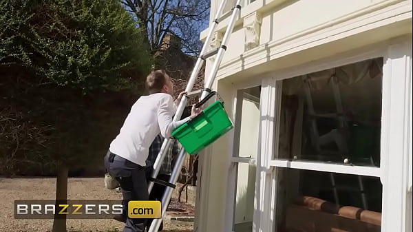 BRAZZERS - Sexy Homeowner Kayla Wild Trades Her Cash Tip For A Double Dicking From Window Washers