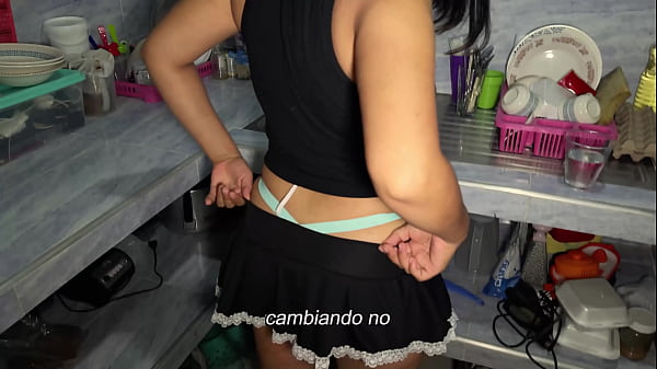 La mucama aun no tiene la cena lista y me da de su arepa