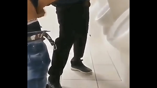 DEI O CU NO BANHEIiRO DA ESCOLA PARA 2 PROFESSORES