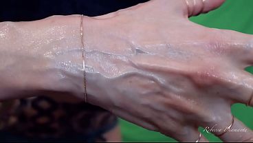 Rebecca Diamante's big hands veins