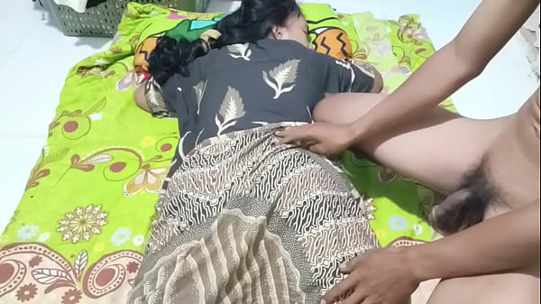 Ngentot bu Ratna istri yang lagi kesepian