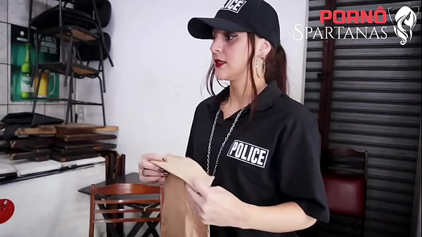 Policial Gostosa Levou Uma Grande Dura na Buceta e no Cuzinho