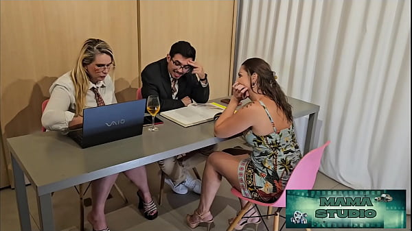 Mama Studio em: Sexo no escrit&oacute_rio de baixo da mesa - Gr&aacute_tis