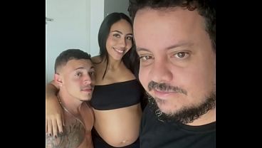 Gravida dando gostoso pro comedor dela na frente do corno
