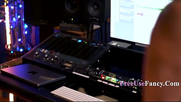 Music Producer Stops Time for Hot Idol Freeuse