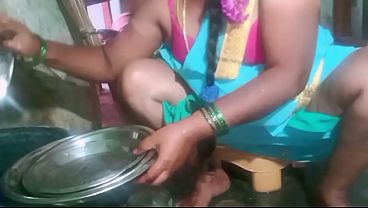 Indian sexy aunty plate cleaning video