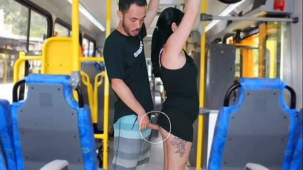 Morena tateando no &ocirc_nibus