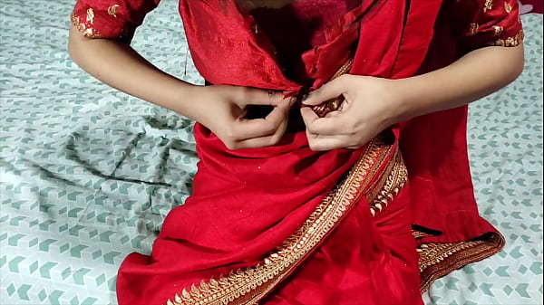 Mallu Wife&rsquo_s Navel Biscuit Lick &ndash_ Hot Bra Dhoti Romance Turns Wild