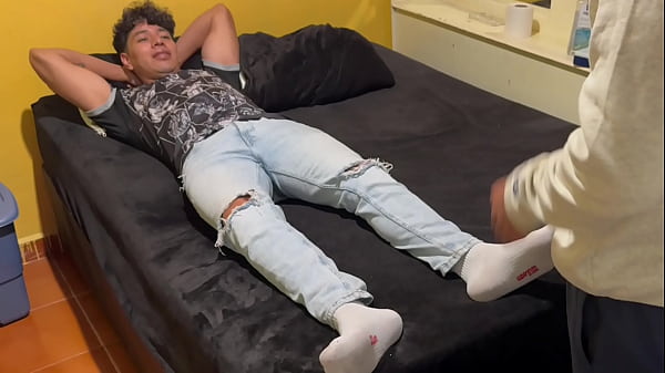 A Kevin no le importa los sentimientos de Omar, su amante, lo &uacute_nico que quiere es romperle el culo, llenarlo de semen y volver a casa con su novio antes que se de cuenta que le fue infiel