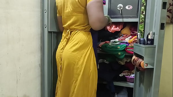 जब घर में साहब हों मेम साहब नही थी तभी नेकर के सात&nbsp_किया&nbsp_सेक्स