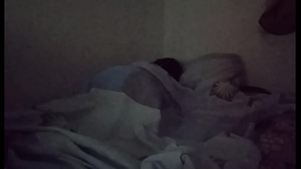 Un creampie inesperado se convirti&oacute_ en la cama que comparte con una hermanastra cachonda.