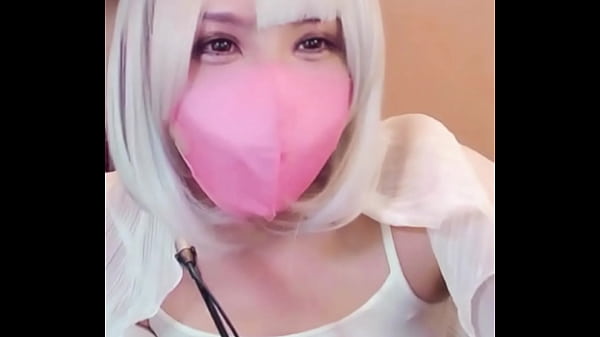 【個撮】マスク美女の女装が配信しながらオナニーする動画