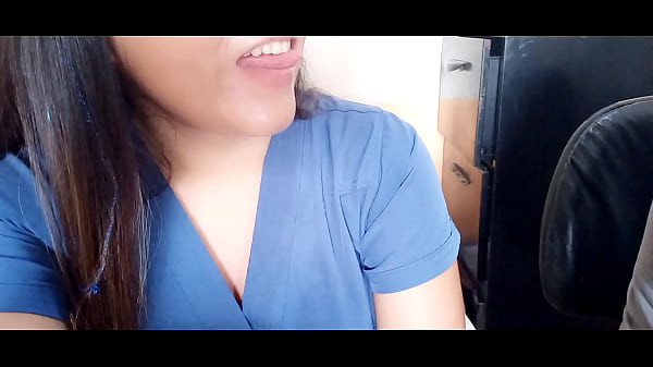 ACTOS BOCHORNOSOS EN LA OFICINA DE MI JEFE!! MI MADRASTRA LLEGO A MI OFICINA MIENTRAS MI PADRASTRO ESTA EN UNA REUNION CON EL COMITE DE TALENTO HUMANO. ELLA ME TOCA EL PENE Y PIDE SEXO EN LA OFICINA