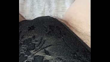 La fica pelosa di una MILF italiana
