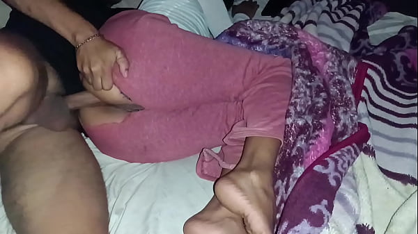 Padrastro B.Entra en la madrugada a mi habitaci&oacute_n y me folla por detr&aacute_s
