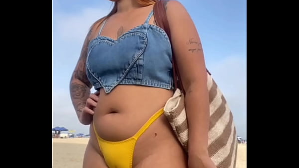 FIZ O CARA FICAR DE PAU DURO NA PRAIA