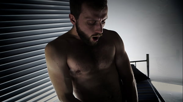FORT TROFF: Peter Matthews uses robo-rimmer while jerking for intense orgasm