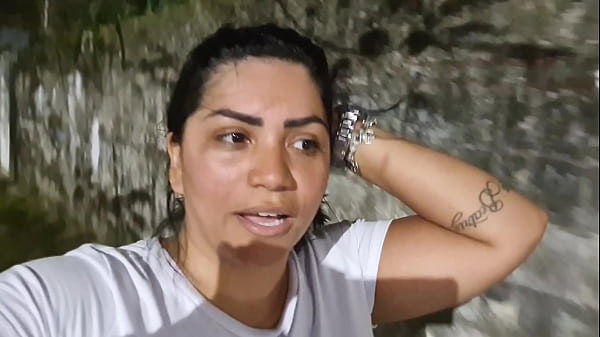Sai sem calcinha pra malhar o personal sentiu o cheiro da minha buceta suadinha me levou pro banheiro e encheu minha buceta de porra