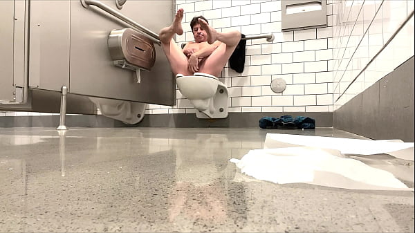 RISKY PUBLIC MASTURBATION ALMOST CAUGHT