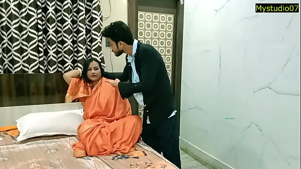 Desi stepmother in law fucked by stepdaughter husband! Viral jobordosti sex with audio