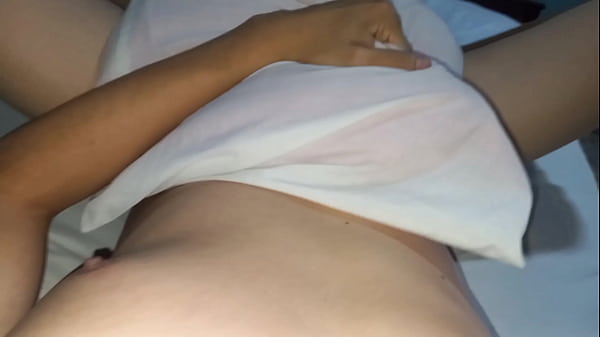 Follando la almohada hasta correrme