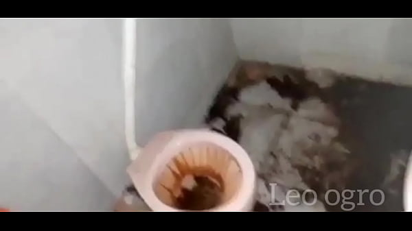 Na favela do jacar&eacute_  cracuda deu o cu por $10 reais no barraco abandonado