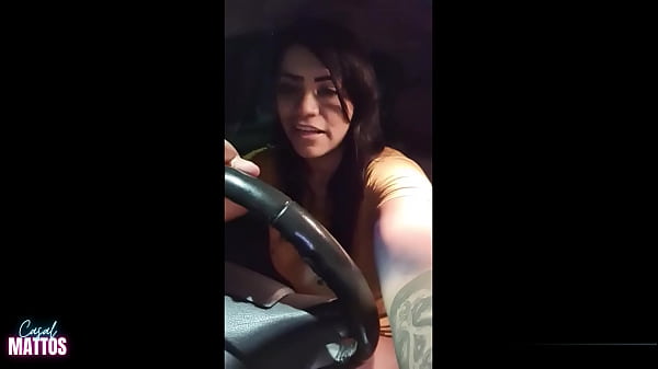 Parei na RUA pra pedir informa&ccedil_&atilde_o acabei mamando um desconhecido no meu CARRO safado me deu muito leitinho