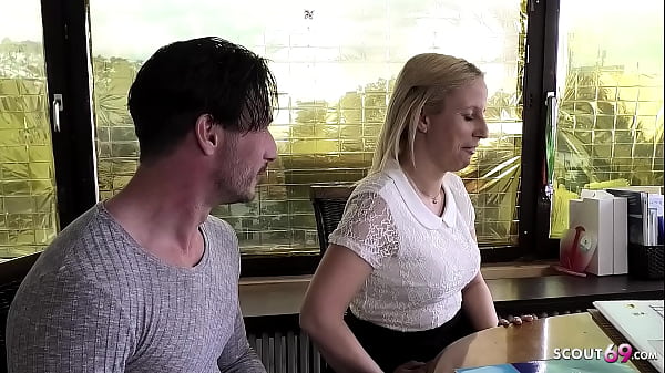 Deutscher Lehrer fickt kurviges Teen Jana Schwarz bei der Nachhilfe