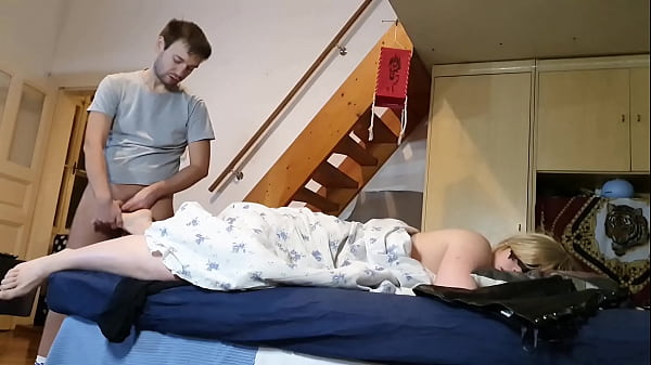 Pervert stepson jerking off to his stepmother's feet secretly HD