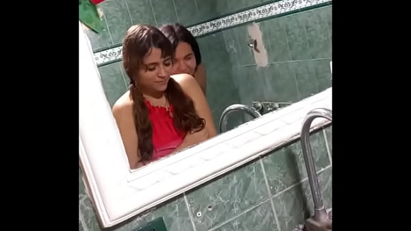 mi madrastra me seduce para follarme