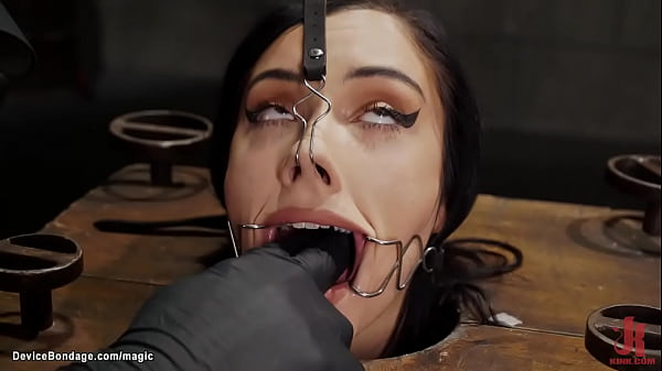 Slave in bondage cube pussy vibrated
