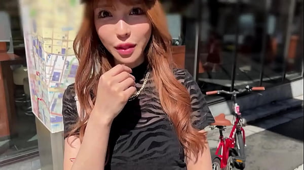 part1 極スレンダーりなち《【細身&times_美クビレ】GAL系美人モデルと欲情》普通の写真撮影のはずがハメ〇り展開に...戸惑いつつも敏感bodyいじられ『挿入れたくなっちゃった...///』ビン勃ちチ○ポ受け入れ&rarr_射精！/水も滴るイイ女...シャワー中に突撃！上目フェラ&パイズリに暴発寸前...！/えちえちボディストッキング着用2回戦開始...！グリグリ奥当てられ絶頂&rarr_着床確定連続中出し！