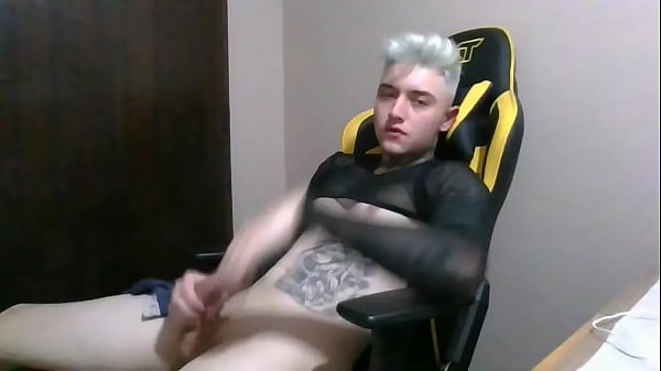 uma garota quis cobrar um alto valor pra eu penetrar nela dai eu disse com esse pre&ccedil_o eu se masturbo na sua frente e passa olha minha cara de preocupado,"logo eu que por onde passo todos me come com o olho"