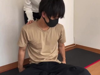 背面手コキでイケメンM男の亀頭と敏感乳首を責めたら射精しちゃいました♡ Japanese Amateur Couple Femdom Handjob Cumshot - えむゆみカップル