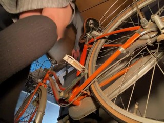 When she found a bicycle in a warehouse where no one seemed to enter, she embarrassedly straddled it