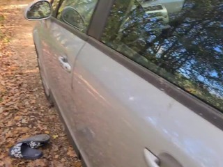 Exhib en foret je baise avec ma voiture la boule d'attelage et le levier de vitesse, squirt et anal