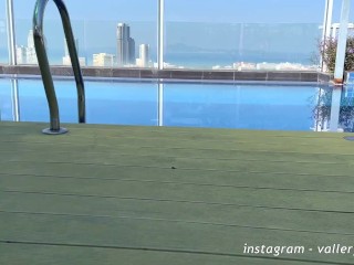 Girl on the Pool Asked me to Apply Sunscreen to Her. Sunbathing Ended up with BJ & Hot Quickie