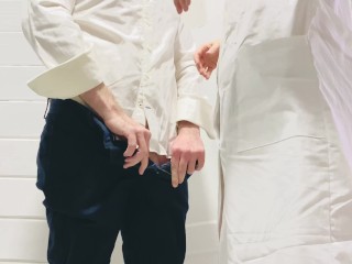 Медсестра помогла клиенту собрать анализ спермы