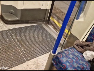UPSKIRT No PANTIES on a TRAIN - CANDID Hairy Pussy in PUBLIC (London Underground)