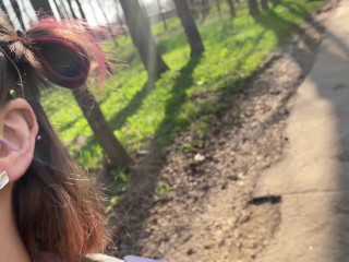 Милый секс на природе с красивой девушкой