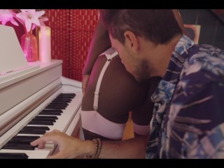 PIANIST FUCKS HER NEW EBONY MILF LOVER PLAYING FUR ELISE!!!