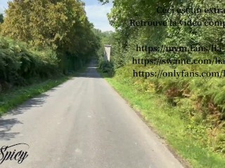 Exhib en moto et sodomie dans les bois