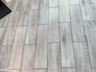 Сводная сестра с большой попкой застряла в стиралке и ей нужна помошь от сводного братика