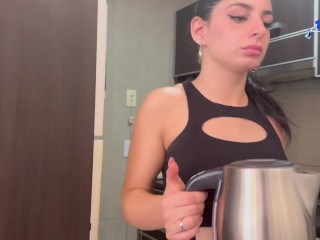 Queres mi leche para tu te? Sexo duro a esta putita argentina- Eldesc0 FT Almendra Gala
