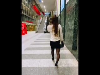 【日本人　個人撮影】電車でムチムチ痴女のパンチラをわざと盗○させたM男を公衆トイレに連れ込んで…