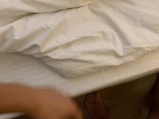 دوست شوهرم منو به هتل برد و باهام سکس کرد